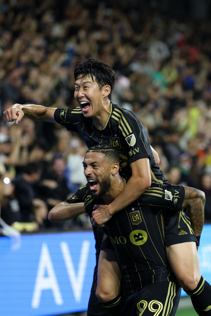 'LA 언론도 경악' 슈퍼스타 손흥민 난생처음 사라진다...'5연승' LA FC, 승리했는데 진짜 비상 "MLS 신기록 듀오 실종"
