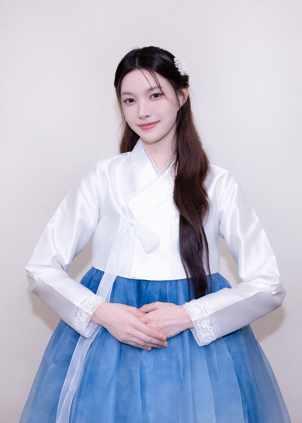 아일릿, 5인 5색 한복 맵시..“보름달처럼 마음도 밝게 빛나길”