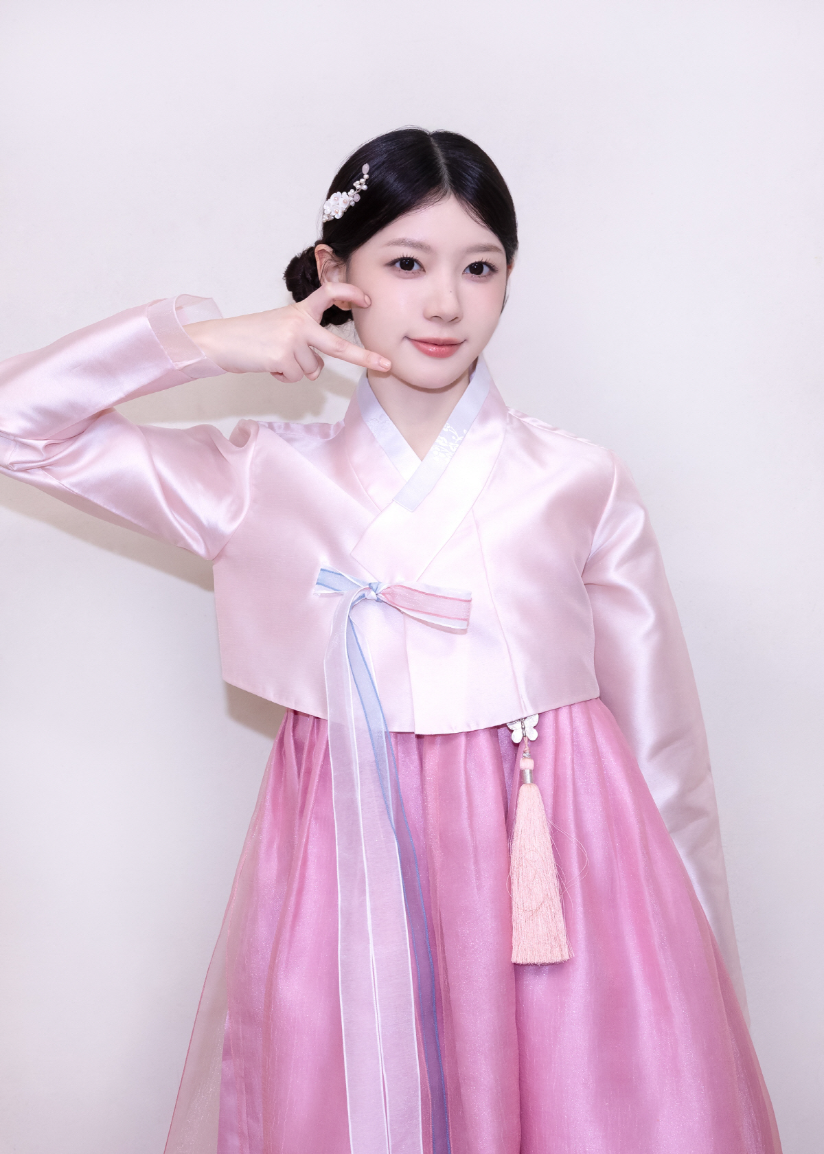 아일릿, 5인 5색 한복 맵시..“보름달처럼 마음도 밝게 빛나길”
