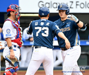 '라팍런'의 정석이 나왔다...김형준의 좌익수 플라이 타구가 홈런으로, 원정팀을 돕다니 [WC1 현장]