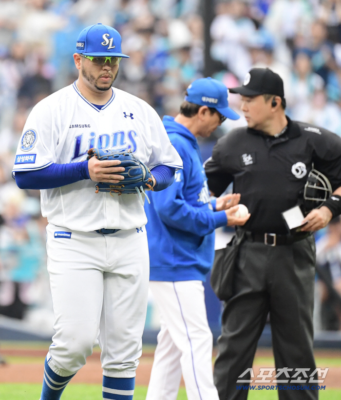 "첫 가을야구라…" 우려가 현실로, 104구 투혼도 막지 못한 10연승 기세, 삼성 벼랑 끝으로…[WC1]