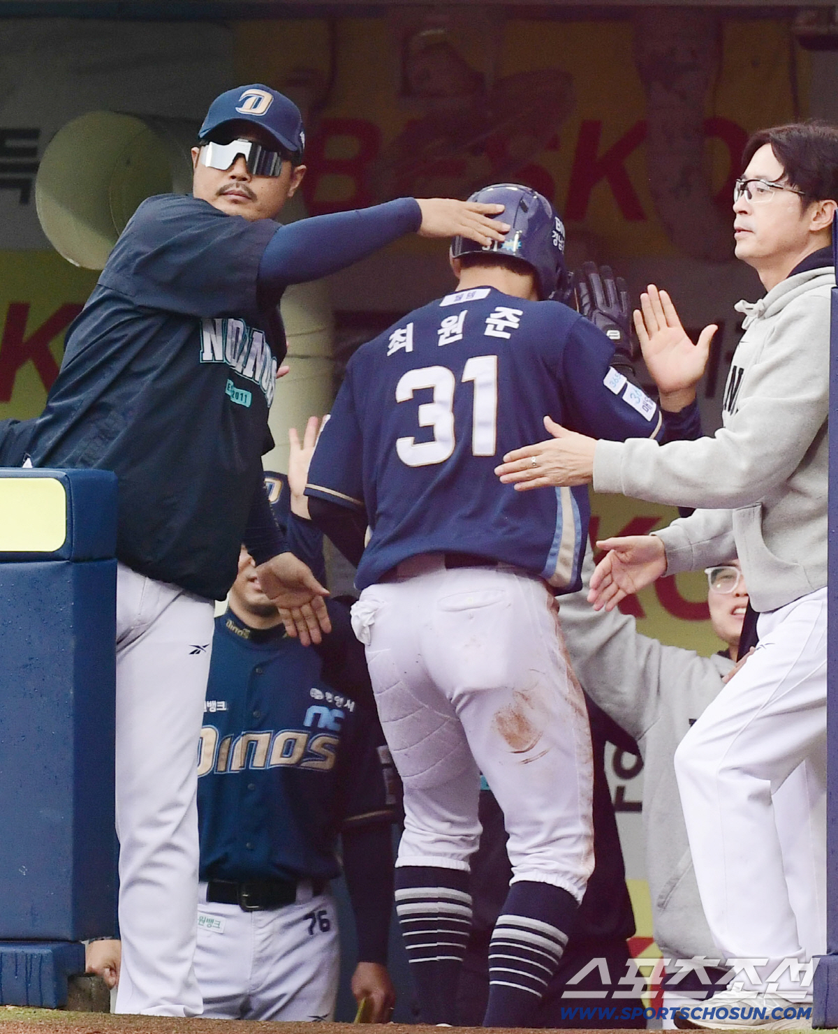 승리에도 웃지 못한 이호준 감독 "김형준 부상 걱정, 권희동-김휘집 포수…