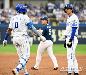 덜덜 떨던 가을야구 초보들이었는데...삼성 통한의 병살타 2방이 다 살려줬다 [WC1 현장승부처]