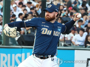 NC 로건, 1회에 볼넷 4개 허용…PS 한 이닝 최다 사사구 타이