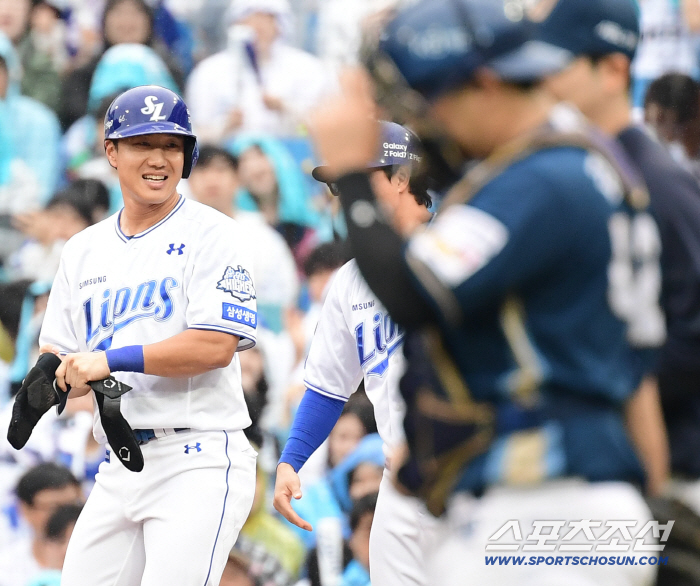 '분위기 반전 성공' 삼성, 드디어 천금 같은 선취점, 희생번트→눈야구로 밀어내기 2득점[WC2]