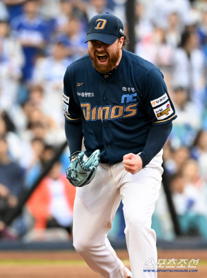 같은 투수 맞아? 밀어내기 2실점→16타자 연속 범타, 사령탑 웃게한 로건의 반전 매력[WC2]