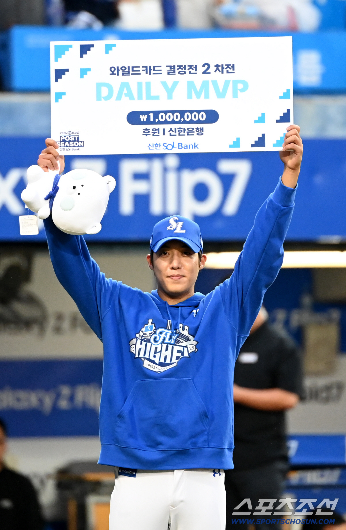 [포토] 원태인, 와일드카드 2차전 MVP!