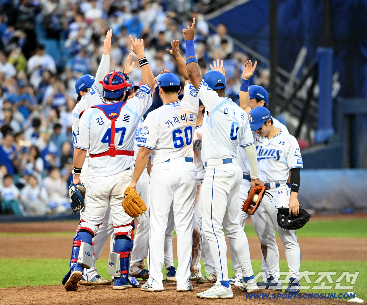 '홈런도 아니다' 1안타 치고 3점이나 뽑는 기적...삼성이 새 역사(?…