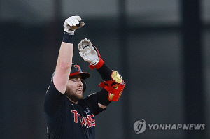 두산 잭 로그-LG 오스틴, KBO 9∼10월 쉘힐릭스플레이어 선정