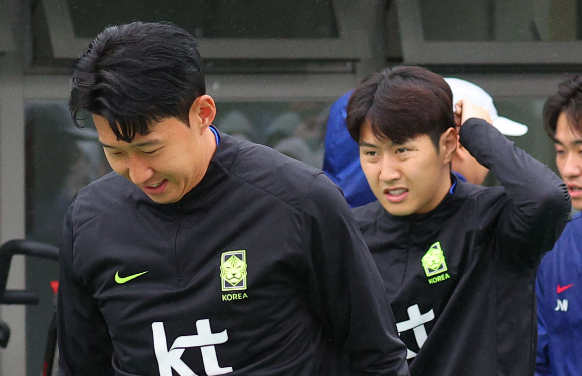 [현장에서]"버스 떠날 때까지!" 손흥민→이강인→김민재 '특급' 팬 서비…