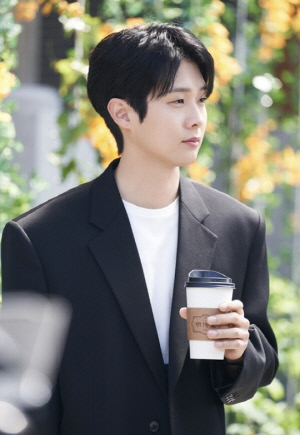 최우식, 韓 최초 제과점 명순당 4대 독자...첫 출근에도 '여유' ('우주메리미')