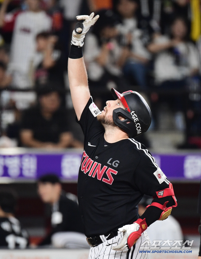 두산 잭로그-LG 오스틴, 2025 KBO리그 9-10월 '쉘힐릭스플레이어' 선정
