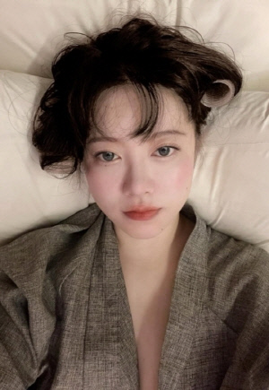 구혜선, 특허 낸 '납작한 헤어롤' 모델도 직접..