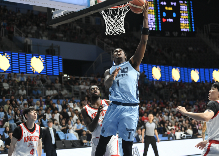 '네이던 나이트+케빈 켐바오 43점 합작' 고양 소노, '자밀 워니 31점' 서울 SK 잡고 '시즌 첫 승'(종합)