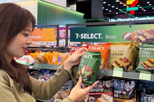 '빵플레이션'에 1천∼2천원대 편의점·마트 PB빵 인기