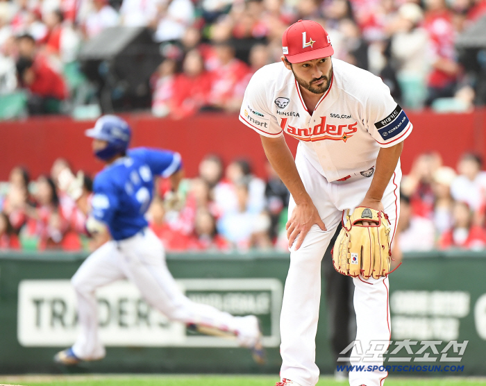 예상치 못한 전개! 삼성 이재현, 역대 최초 'PS 입장 홈런' 작렬! → 1회초 1번타자 초구 홈런