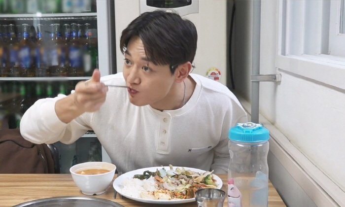 "호텔 레스토랑만 가게 생겼는데"…샤이니 민호 '한식 뷔페 단골'→"싹싹…