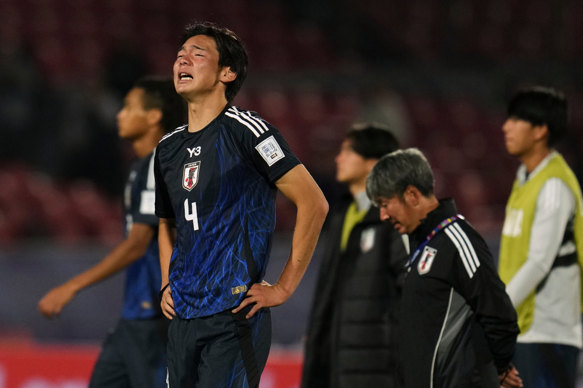 "심판에 졌다" 눈물 펑펑 日 U-20 '충격' 탈락…'中, 어이없는 결…