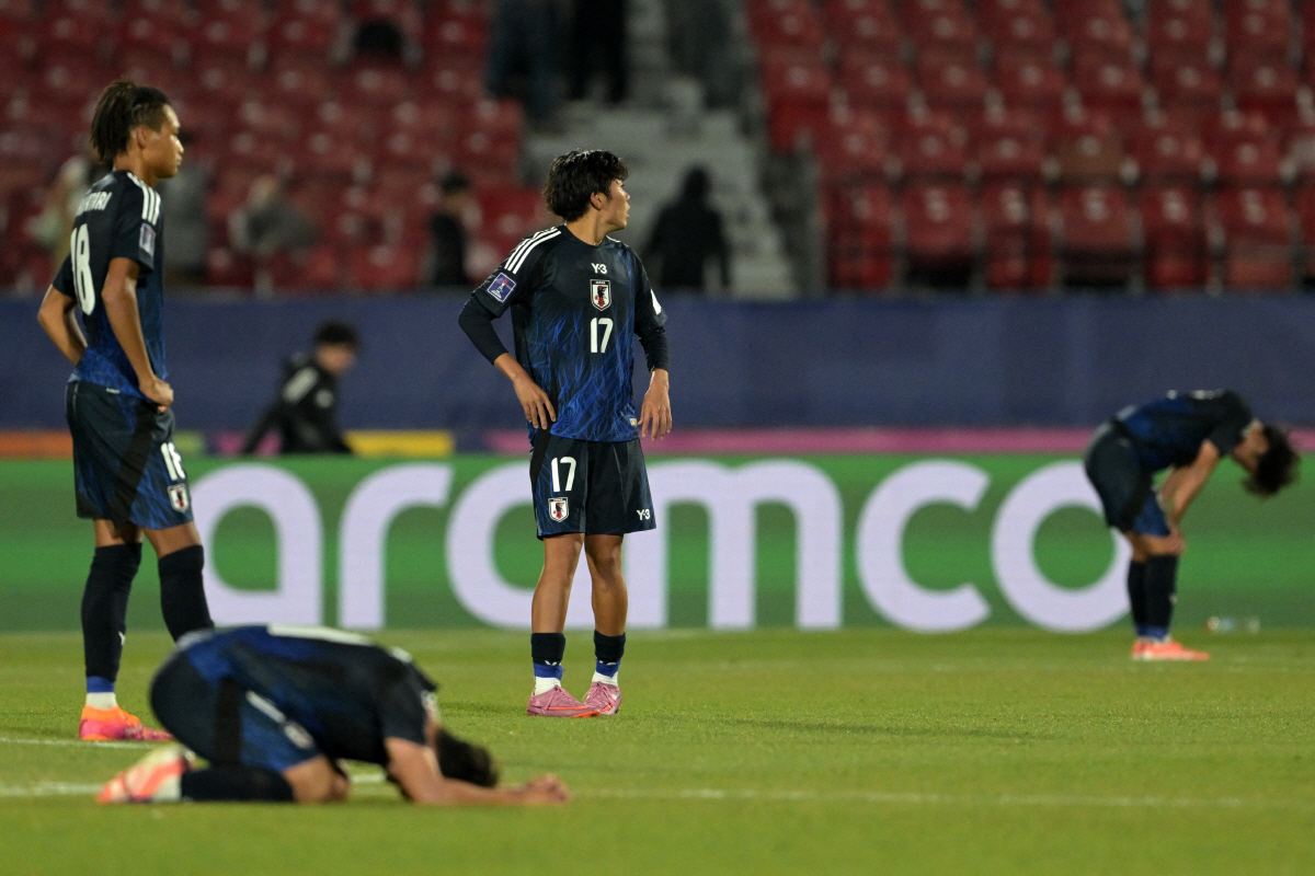 "심판에 졌다" 눈물 펑펑 日 U-20 '충격' 탈락…'中, 어이없는 결…