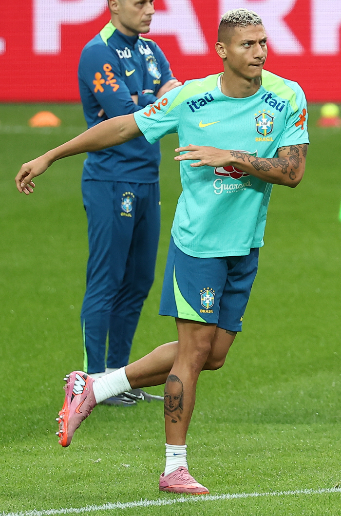 '완전체 훈련 첫 공개' 안첼로티의 브라질, 상엄벌 등장!→메인 훈련은 '꽁꽁'...'SON바라기' 히샬리송은 동료들과 장난[현장에서]