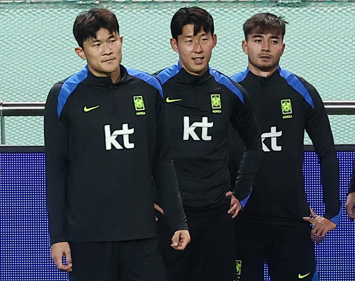 최강 '스파링 파트너' 브라질 만나는 韓, "김민재 충분히 보호" 스리백…
