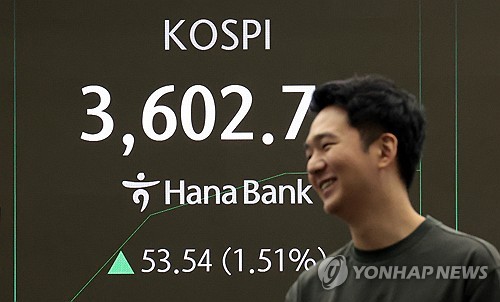 연휴 마친 코스피, 사상 처음 장중 3,600 돌파…반도체주 강세