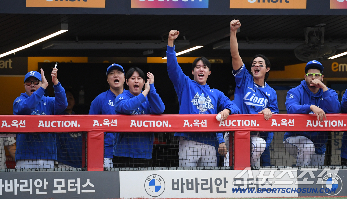 '가을야구 악몽 깬' 최원태 따뜻하게 안아준 강민호, WC 부진에도 믿고…
