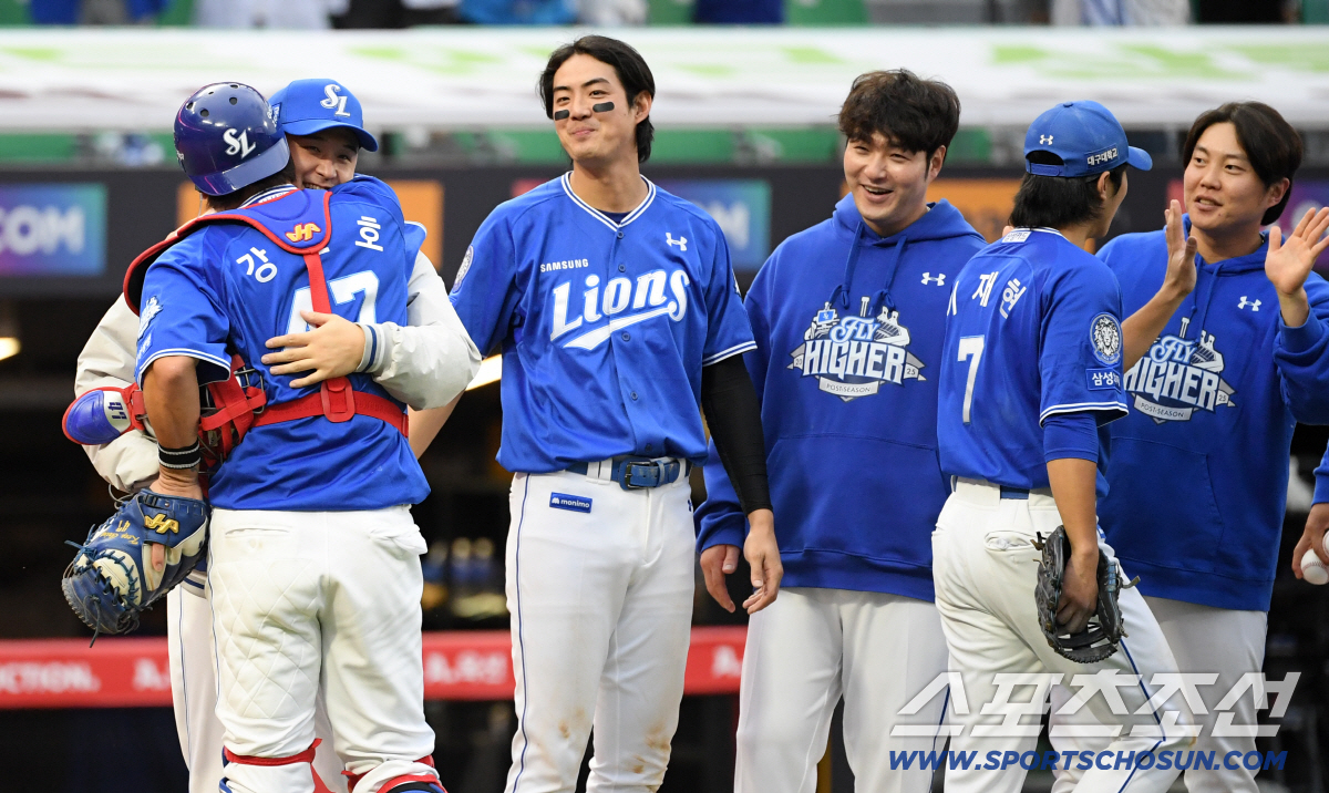'가을야구 악몽 깬' 최원태 따뜻하게 안아준 강민호, WC 부진에도 믿고…