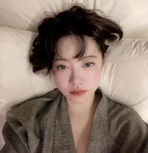 구혜선, 얼짱출신은 역시 달라..특허낸 헤어롤 모델도 직접