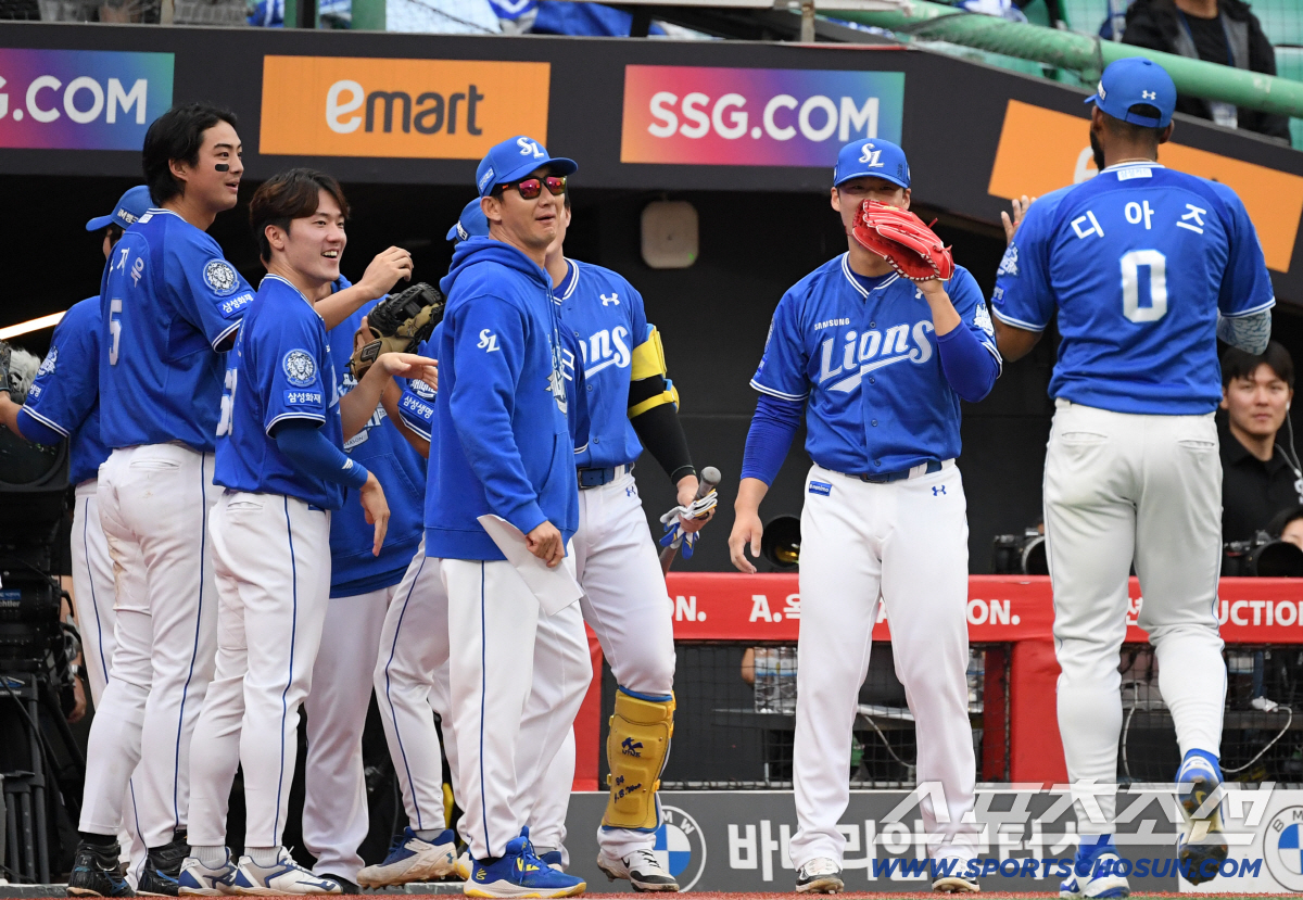 "아웃카운트 착각 이야기도 있던데…" 국민유격수도 가슴 쓸어내린 수비, …