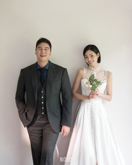 이장우, ♥조혜원 꼭 끌어안고 찍은 웨딩 화보.."결혼합니다"