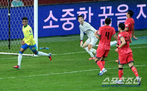 [브라질전 속보]13분만에 뚫린 홍명보호 스리백…브라질 이스테방 선제득점