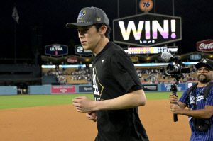 '눈물짜던 애물단지→언히터블 난세영웅' 사사키의 놀라운 진화, 야구의 신이 다저스를 응원하고 있다