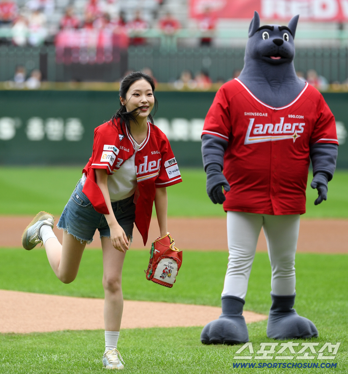 [포토] 최희진 '가을야구 시구'