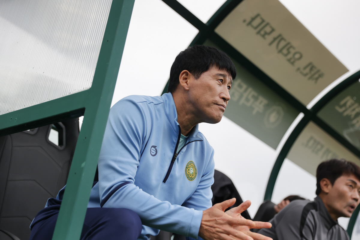 [K리그2]'승격전쟁' 다운 혈투, 이랜드가 웃었다...'변경준 극장골'…