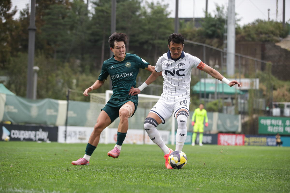 [K리그2]'승격전쟁' 다운 혈투, 이랜드가 웃었다...'변경준 극장골'…