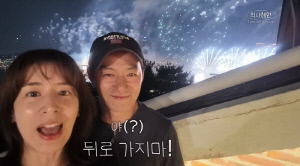 주진모♥민혜연, 한강뷰 테라스는 '불꽃축제' 명당...초호화 家서 '행복 일상'