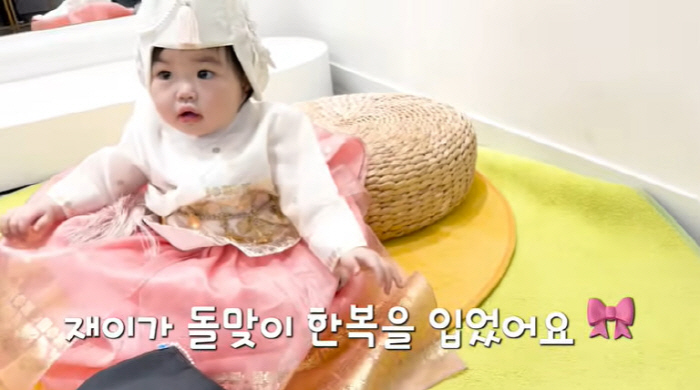 박수홍♥김다예 딸 재이, 드디어 혼자 일어섰다…돌잔치 앞두고 '경사'