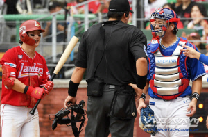 '형님 정말 괜찮으세요?' 얼마나 미안했으면, 최지훈 진심에 이 악물고 있던 강민호가 다시 웃었다
