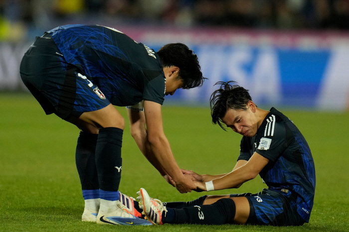 "점점 더 분하다" 눈물 펑펑 日 U-20, 조별리그 전승→16강전 조기 탈락 '일본이 모든 것에서 뛰어나다'