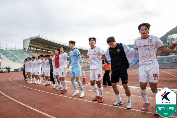 '천안에 5-0 대승' 2위 수성한 수원, 부산 꺾고 3위 탈환한 부천,…