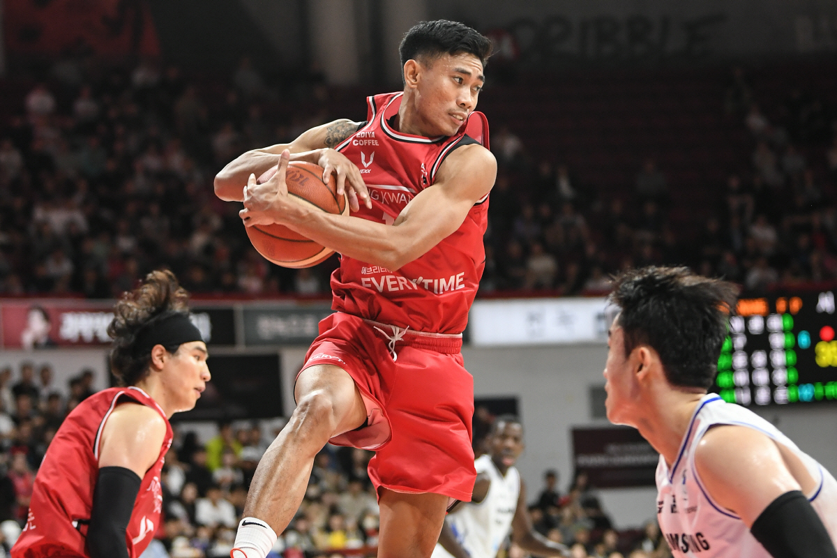 [KBL 리뷰] 서울 삼성, 정관장에 진땀승 5할 승률 복귀…80-83으…