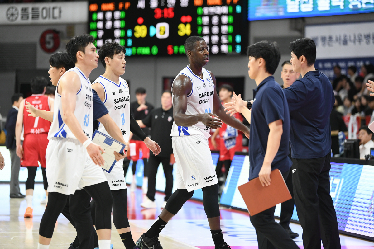 [KBL 리뷰] 서울 삼성, 정관장에 진땀승 5할 승률 복귀…80-83으…