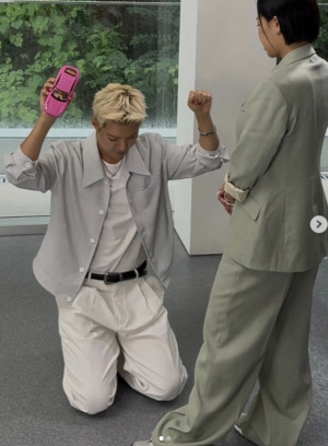 강남, 결혼 6주년 맞아 ♥이상화 앞 무릎 