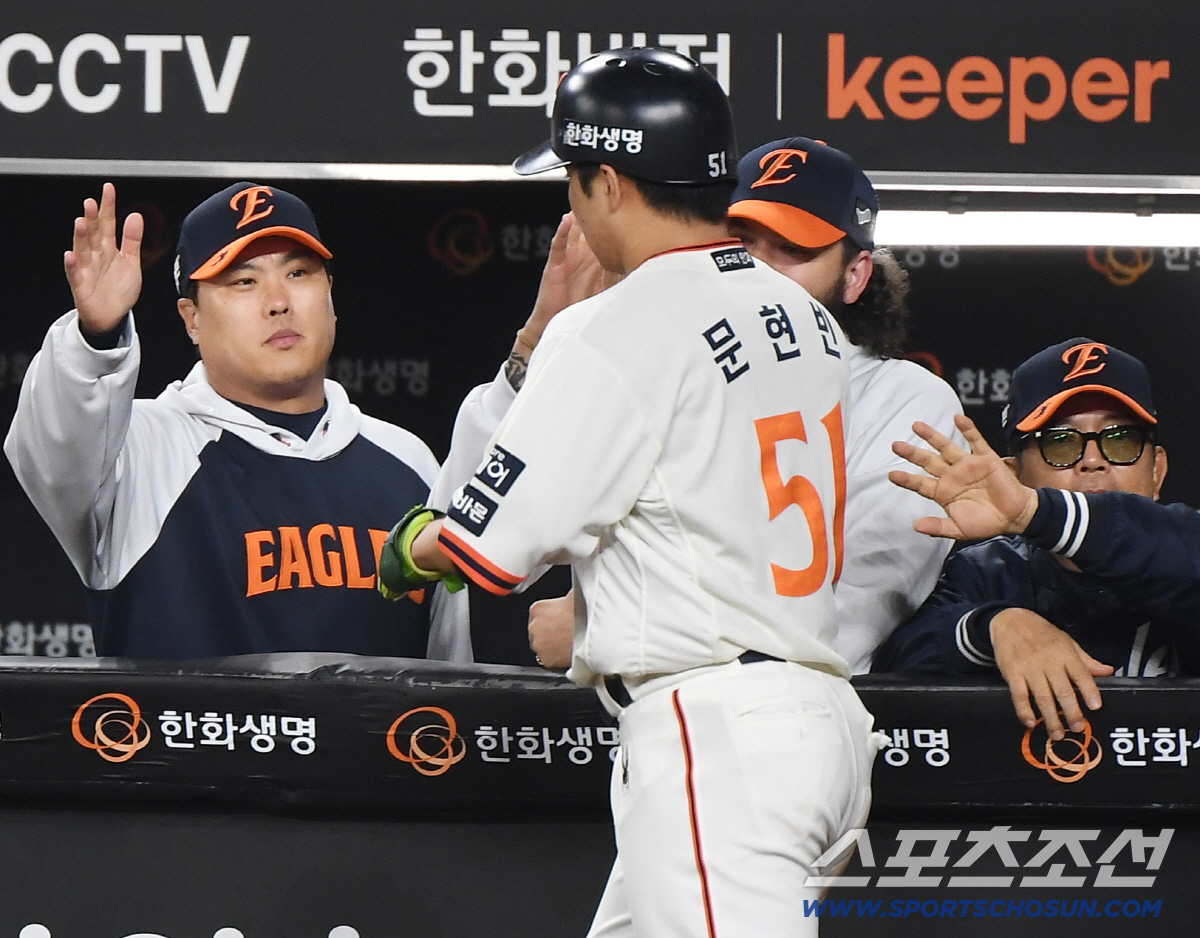 '정우주 KKK' 불펜 점검 완료→캡틴 홈런포까지 터졌다…'PO 준비' …
