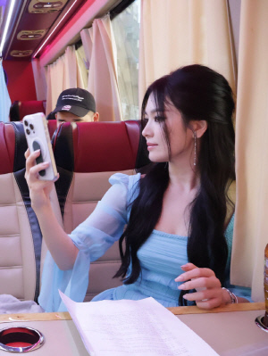 송혜교, 女神비주얼 '두바이컷'…사진 한장에 '영화 한편' 다 본듯 '감탄사 절로'