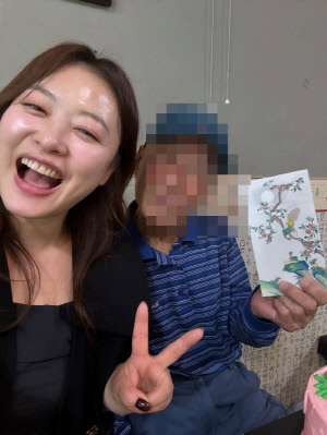 '연예계 의리TOP'…'김원효♥' 심진화, 故김형은父 생신 18년째 챙겼다→