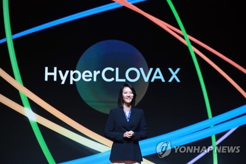 (서울=연합뉴스) 최수연 네이버 대표이사가 24일 서울 강남구 그랜드 인터컨티넨탈 서울 파르나스에서 열린 '팀 네이버 콘퍼런스 단(DAN) 2023'에서 초대규모 AI '하이퍼클로바X' 관련 발표를 하고 있다. 2023.8.24 [네이버 제공. 재판매 및 DB 금지] photo@yna.co.kr