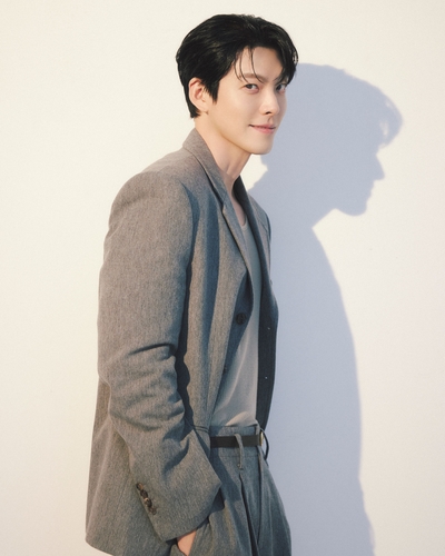 '다지니' 김우빈 "김은숙 유머 좋아…투병 후 오늘을 살려 하죠"