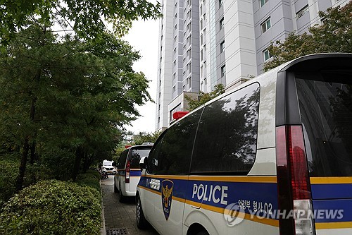 의정부 아파트 엘베서 위층 일가족에 칼부림…30대 피의자 사망(종합)